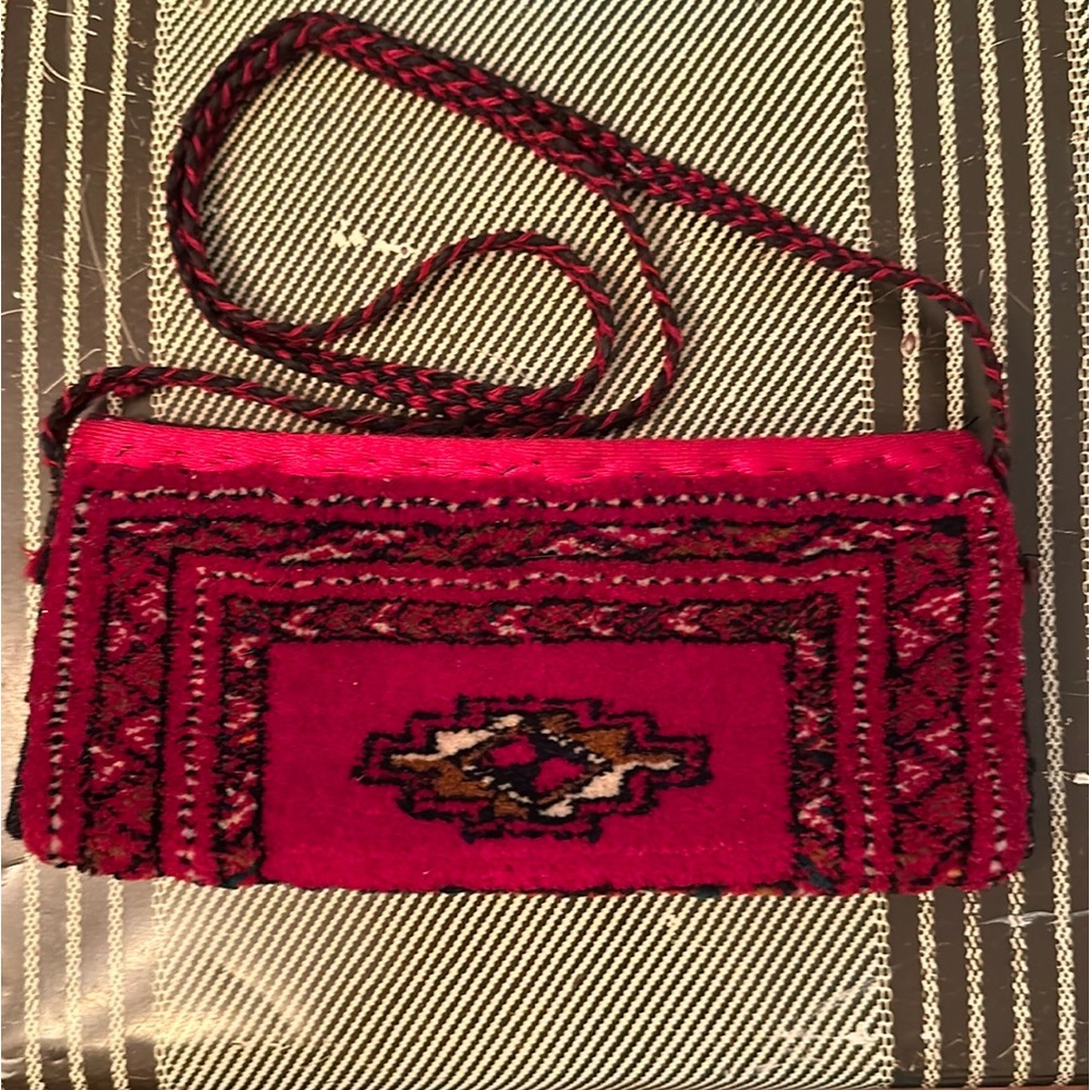 Turkmen clutch